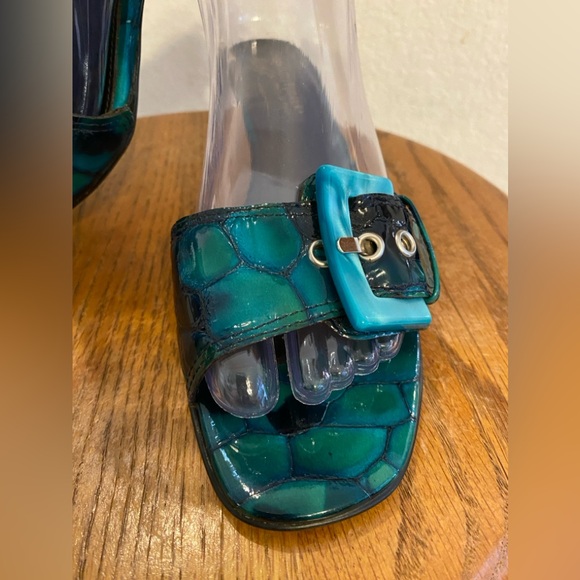 Donald J. Pliner Kazia Snakeskin Kitten Heel Buckle Sandal,TURQUOISE/BLK,S8 1/2N - Picture 2 of 13